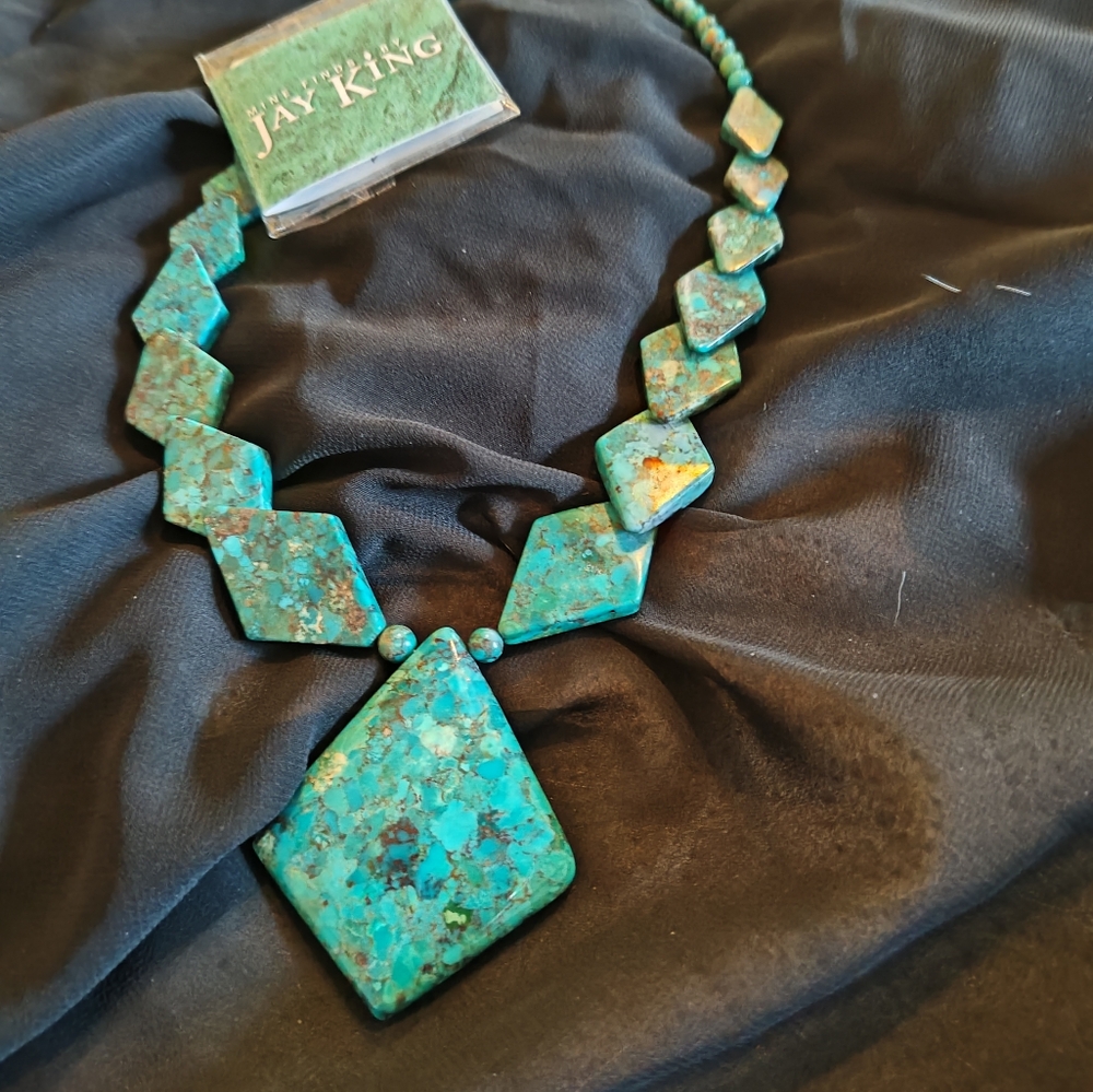 DRAMATIC PRICE DROP!!GORGEOUS Jay King Necklace...One you will wear and wear.
